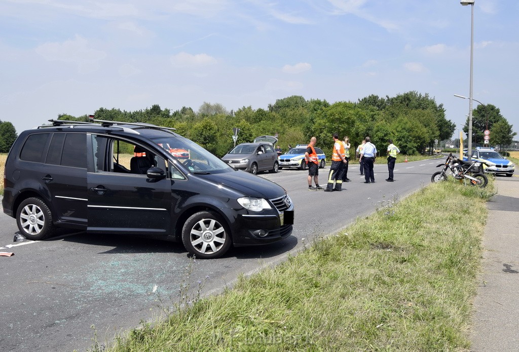 Schwerer Krad Pkw Unfall Koeln Porz Libur Liburer Landstr (Krad Fahrer nach Tagen verstorben) P057.JPG - Miklos Laubert